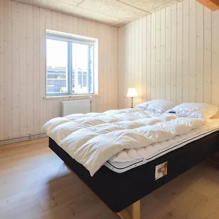 Ten-bedroom Holiday In Vaggerlose Vakantiehuis Bøtø By